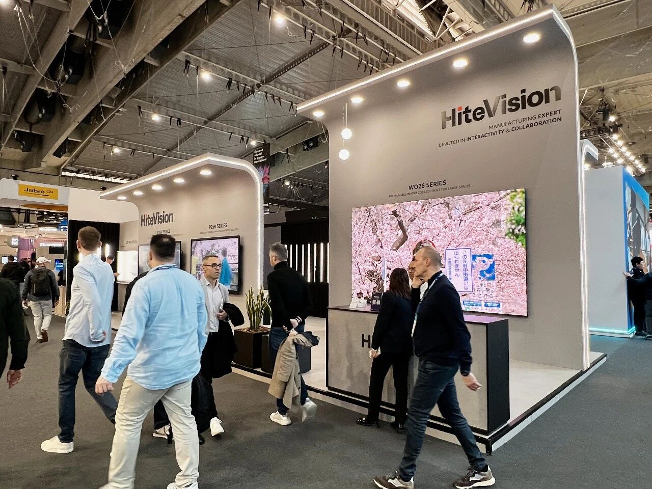 九州官方网站科技携Newline与HiteVision双品牌亮相ISE 2026，全面展示交互显示解决方案实力